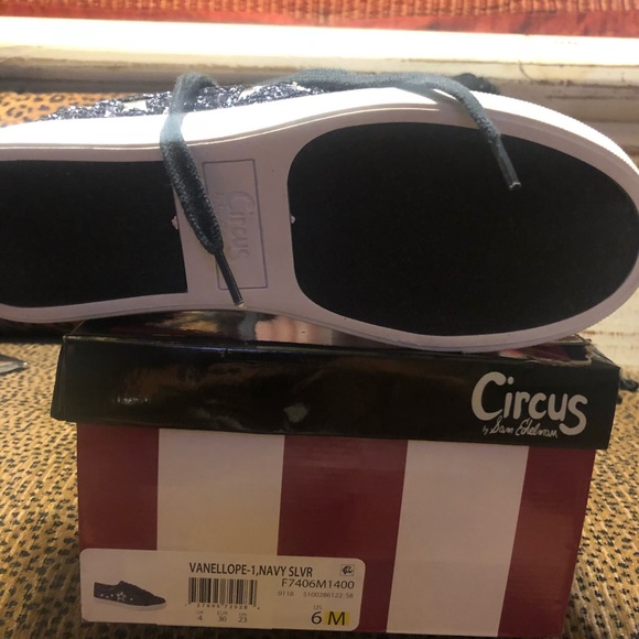 Sam Edelman blue star sneakers new! Size 6 - Picture 2 of 3